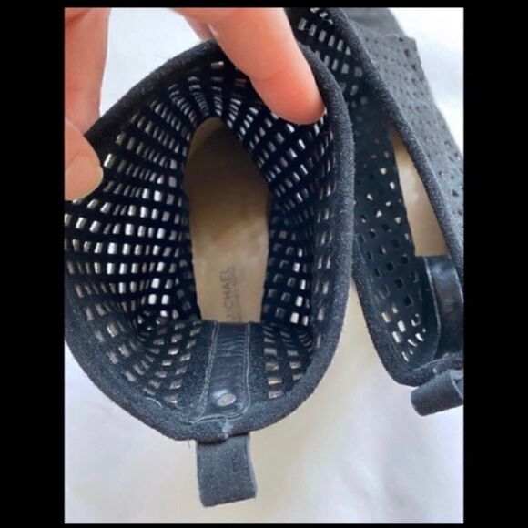 MICHAEL KORS GRAHAM LASER CUT OUT SUEDE BOOTIE 6 - Picture 8 of 8